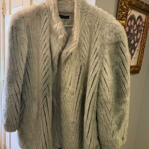Elegant Faux Fur Coat in Gray